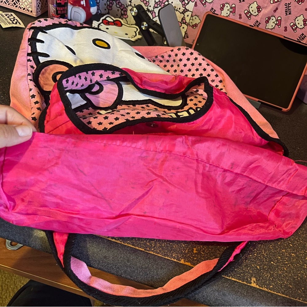 Hello Kitty Purse - Picture 7 of 14